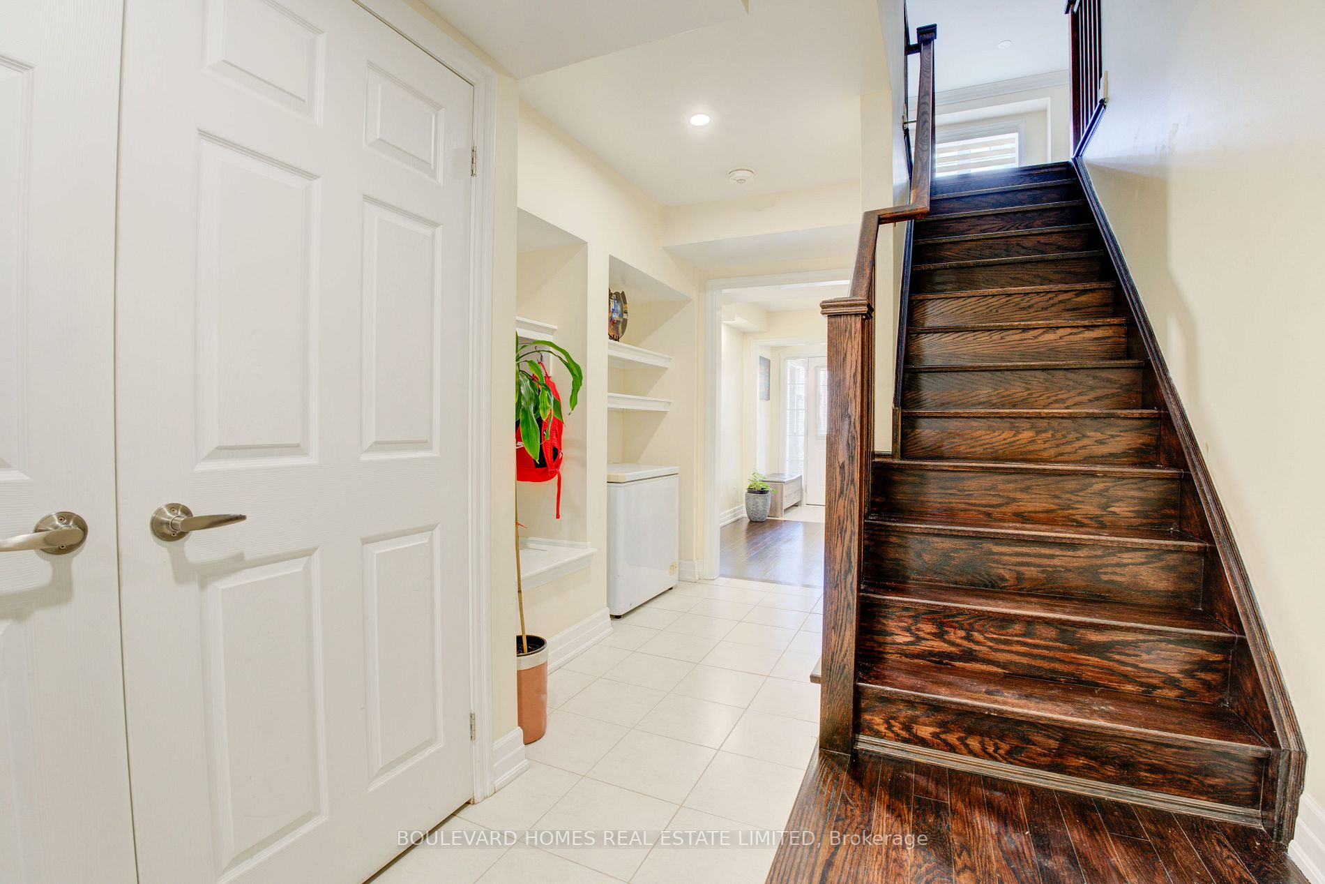209 Lemieux Crt