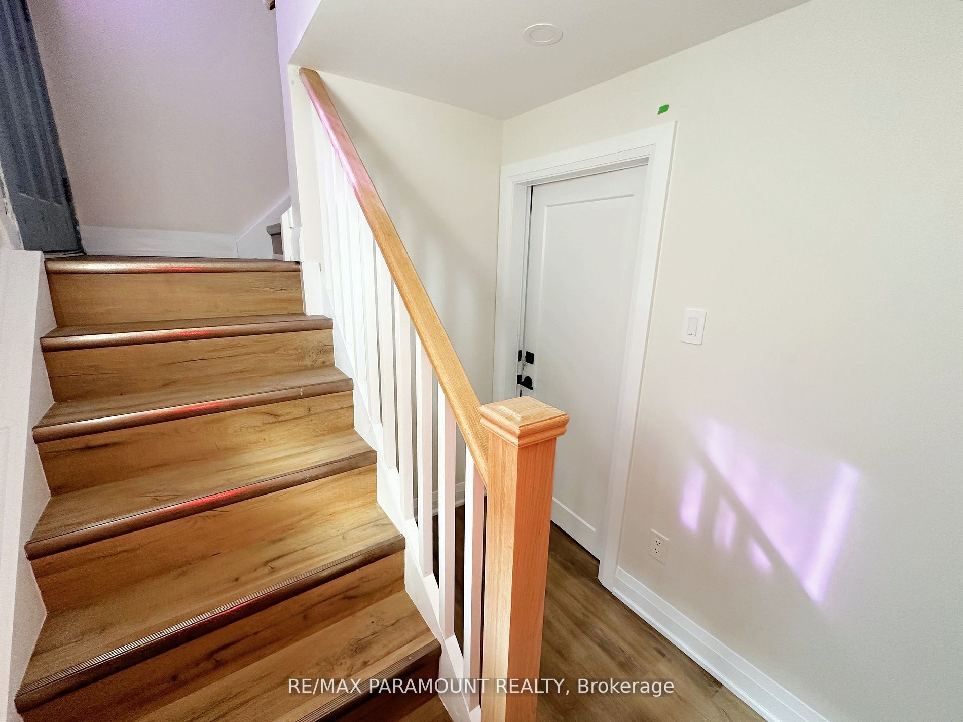 166 Kingsview Boulevard