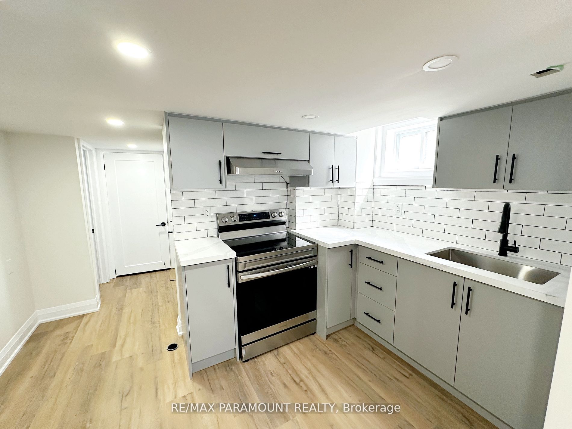 166 Kingsview Blvd