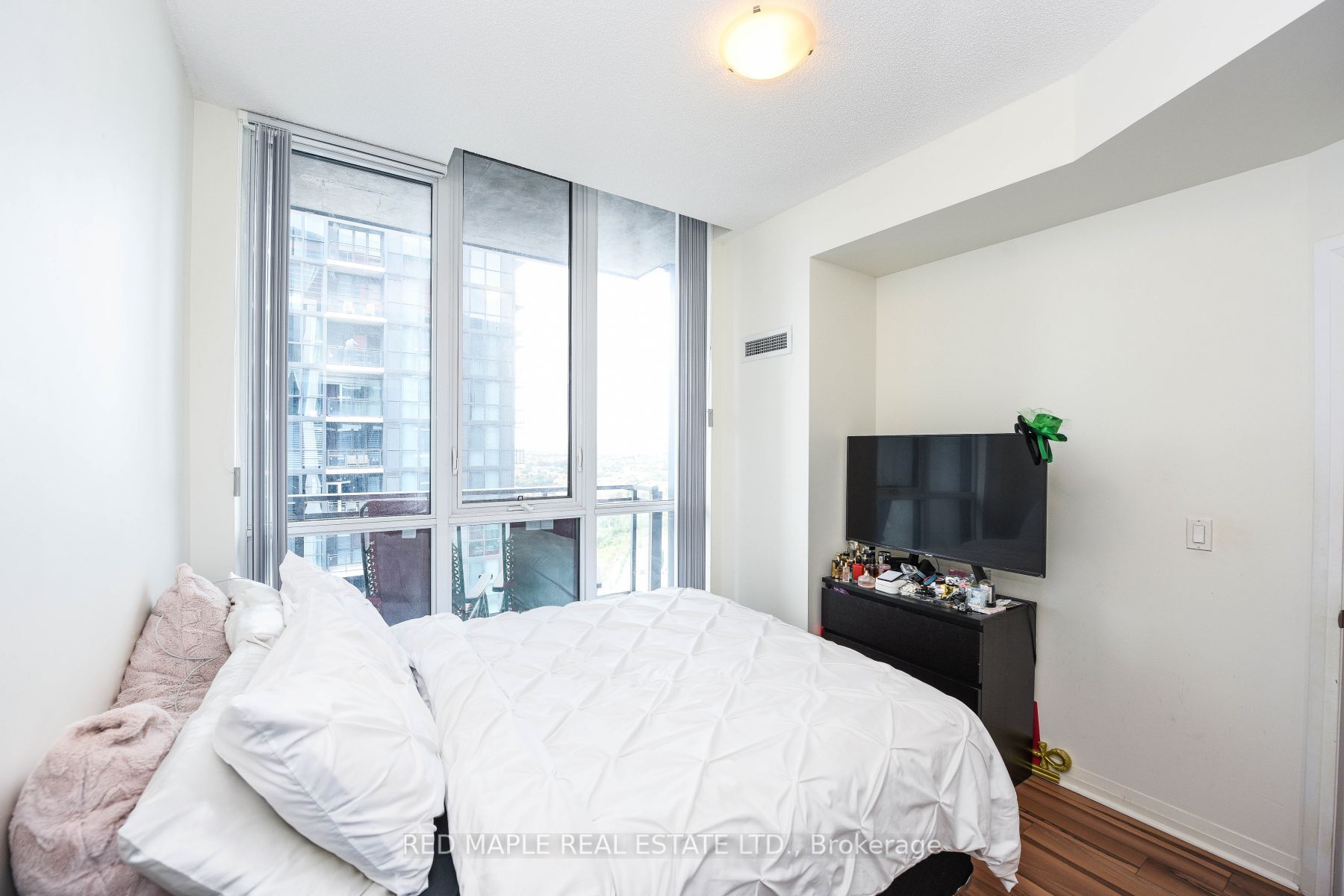 55 Eglinton Ave W, #2010