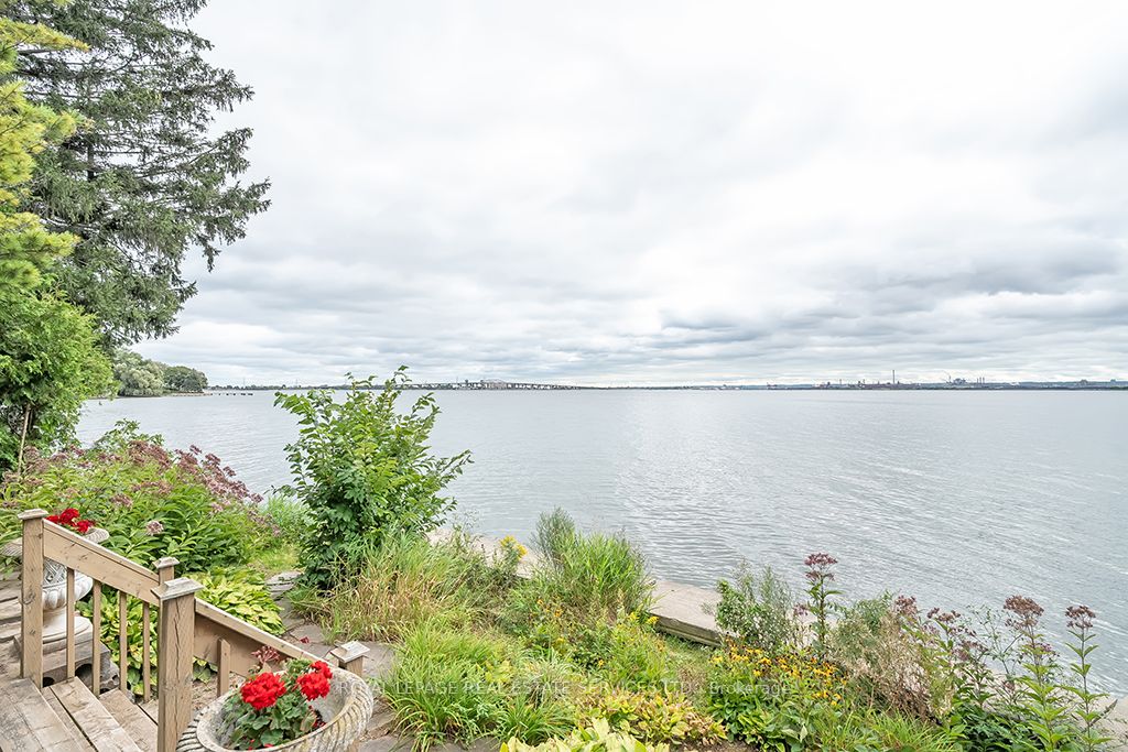 278 North Shore Boulevard E