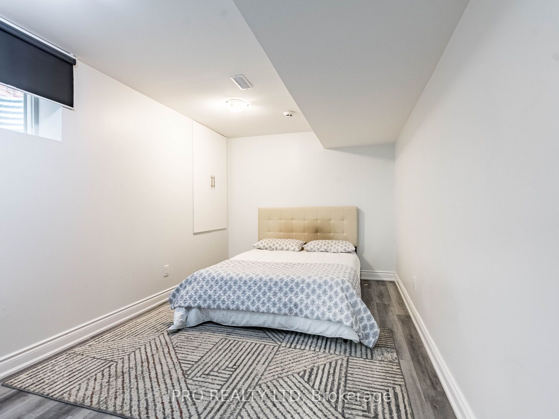 19 Little Britain Cres