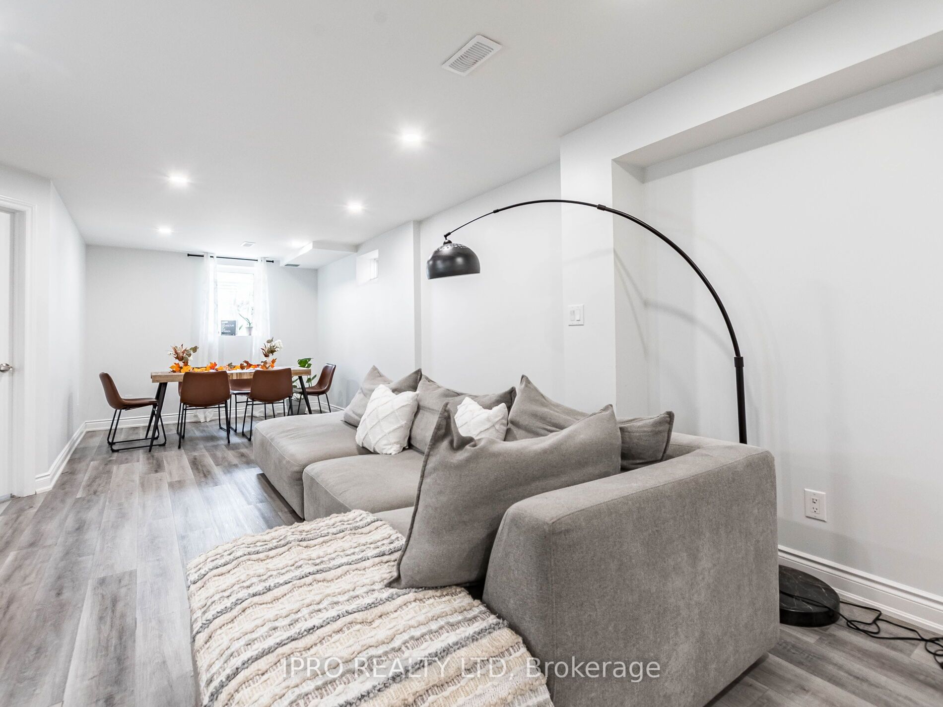 19 Little Britain Cres