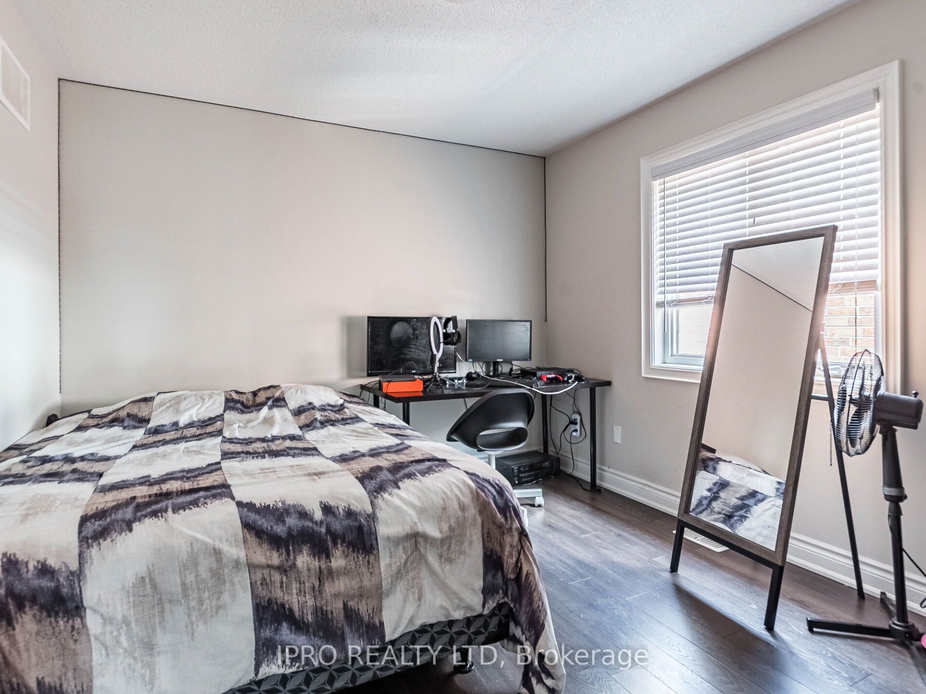 19 Little Britain Cres