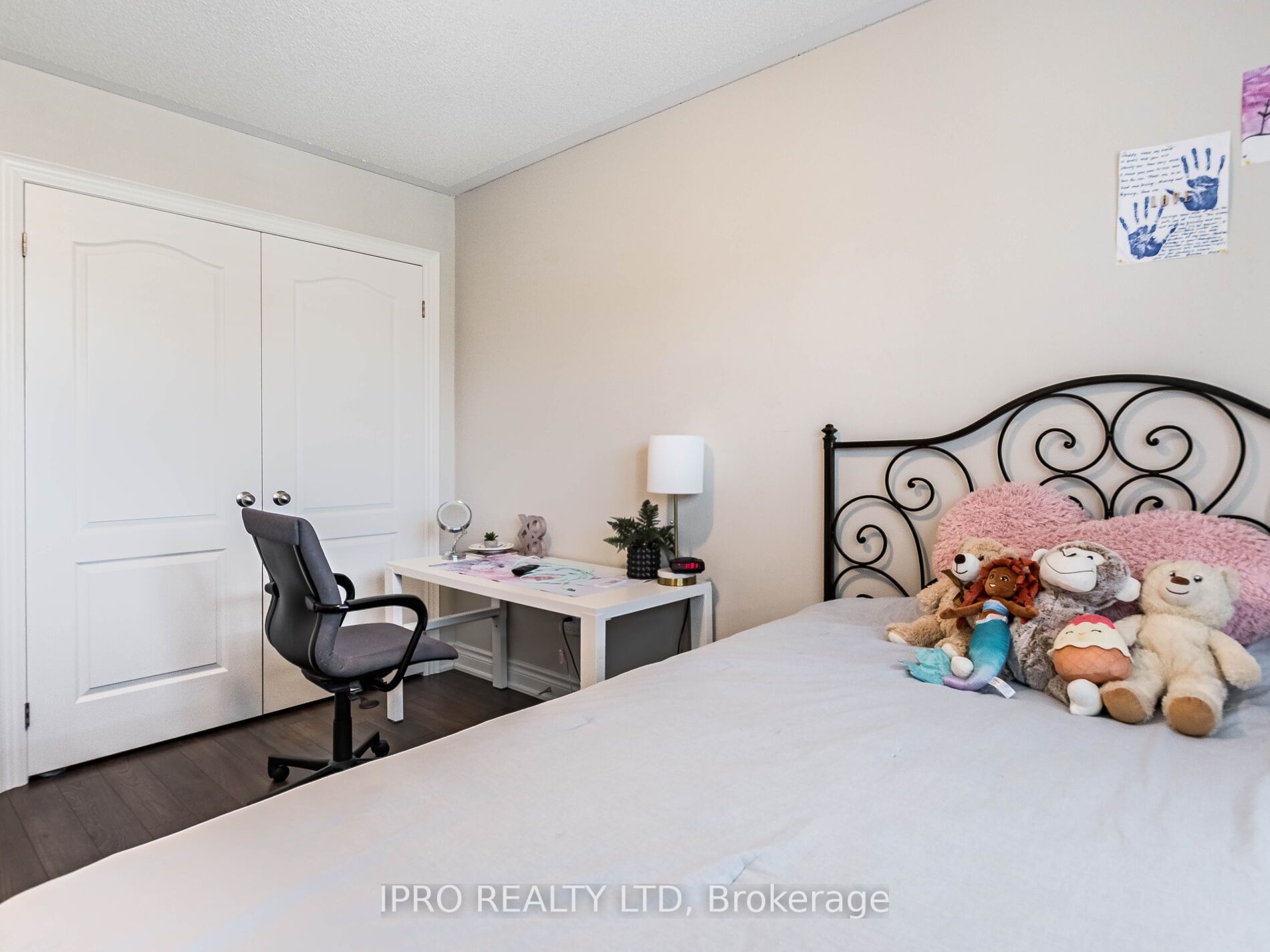19 Little Britain Cres