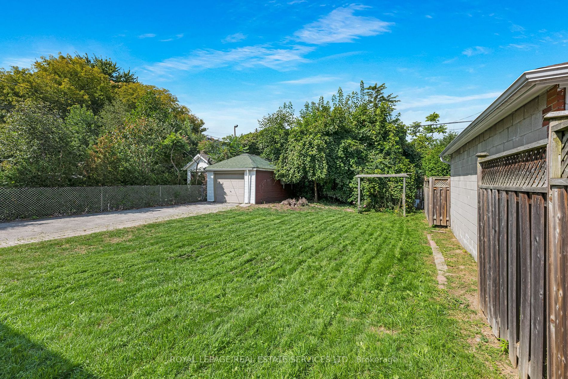 98 Delroy Dr
