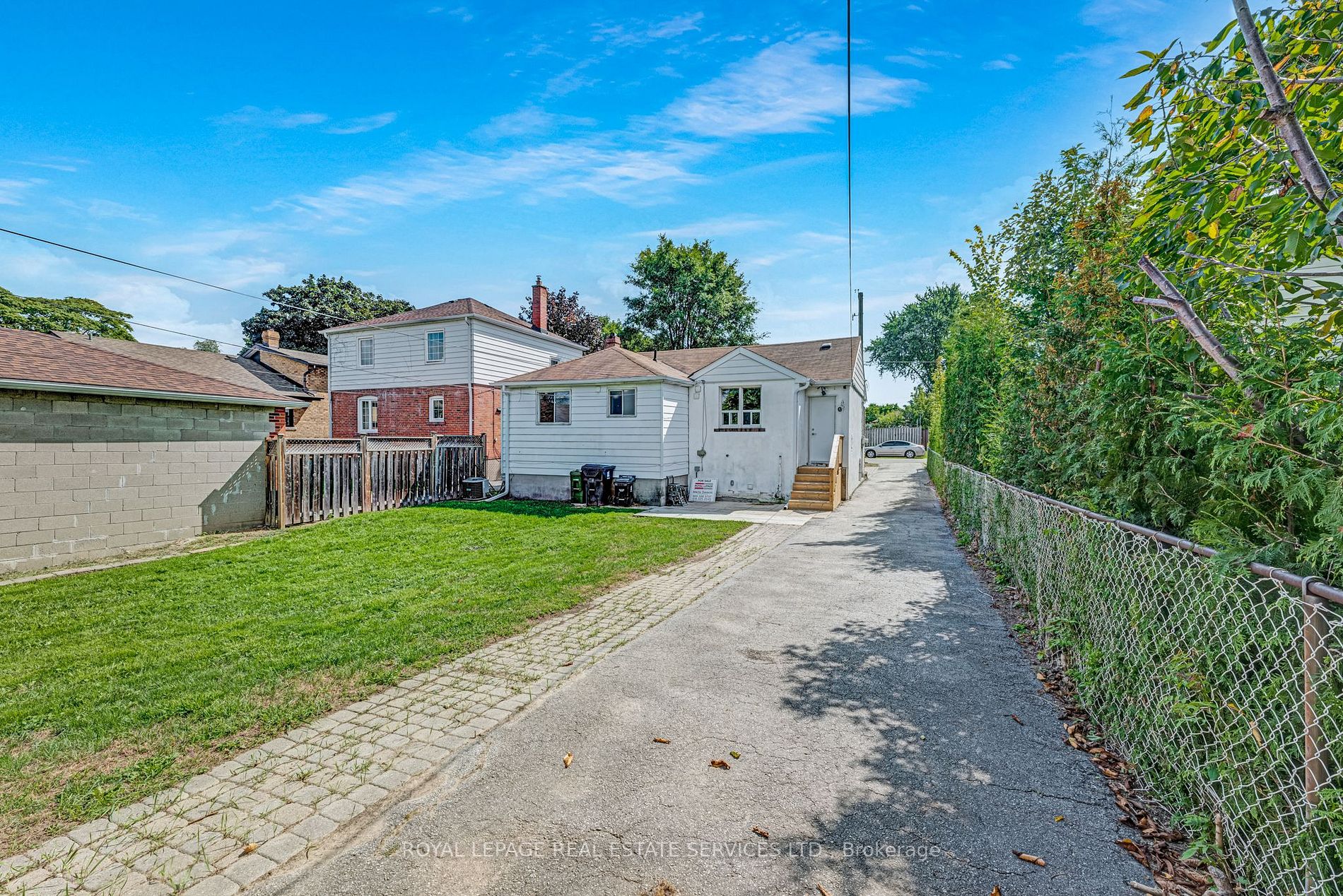 98 Delroy Dr