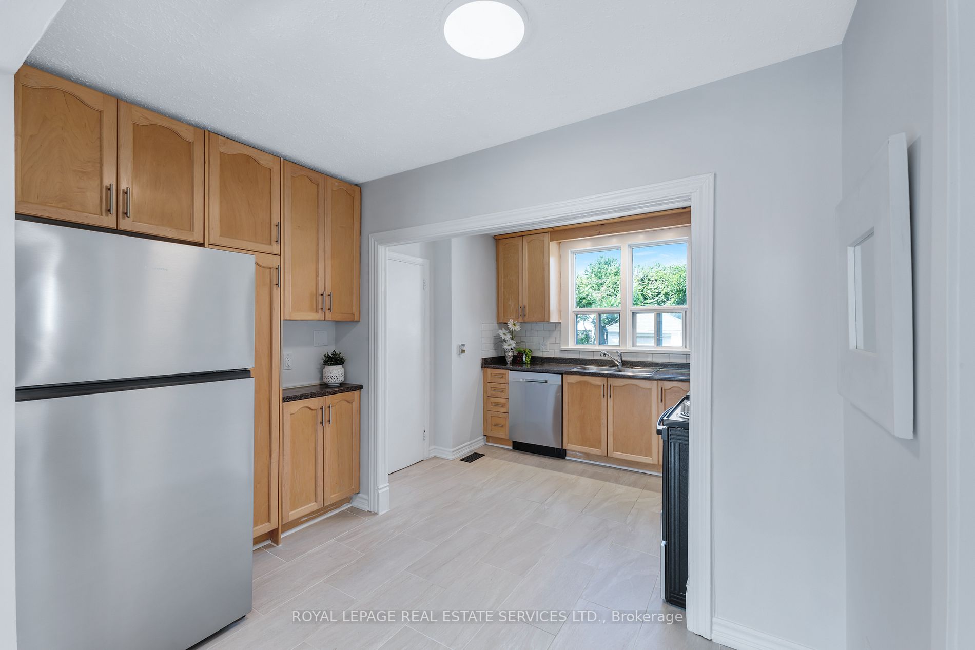 98 Delroy Dr