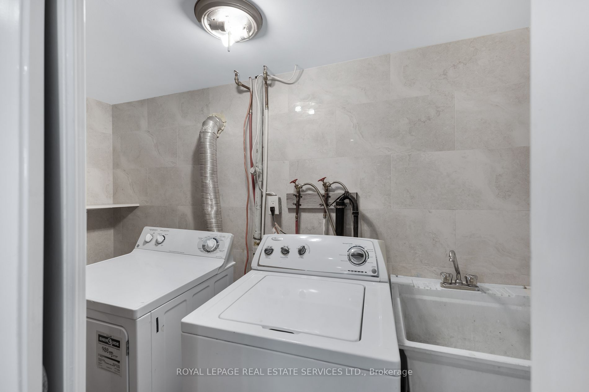 98 Delroy Dr