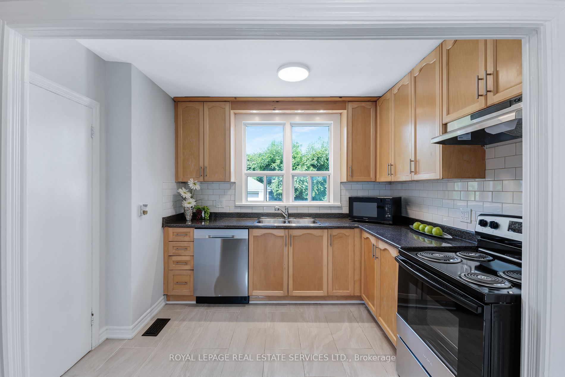 98 Delroy Dr