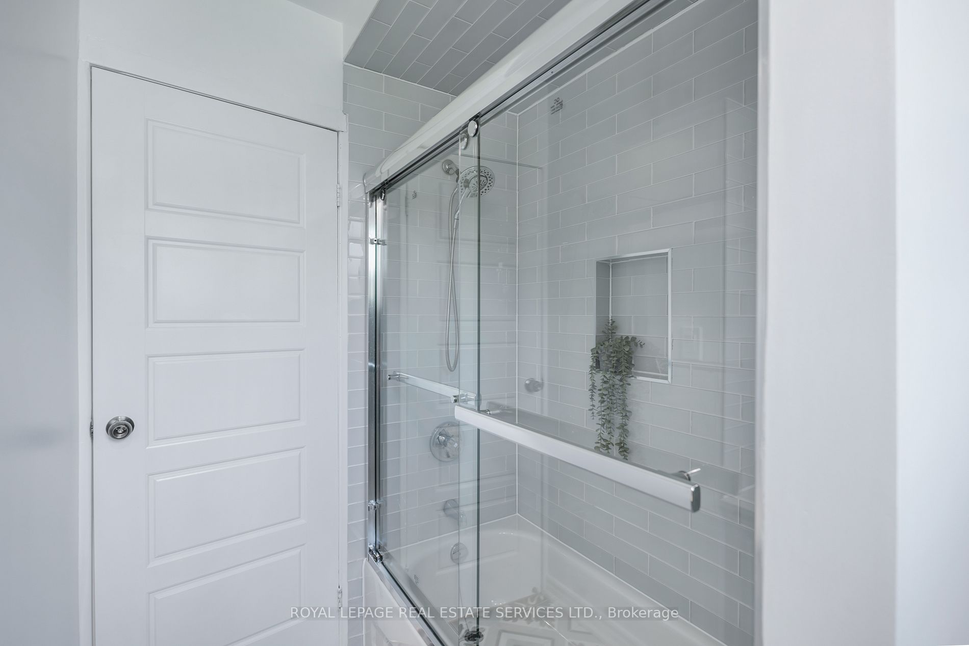 98 Delroy Dr