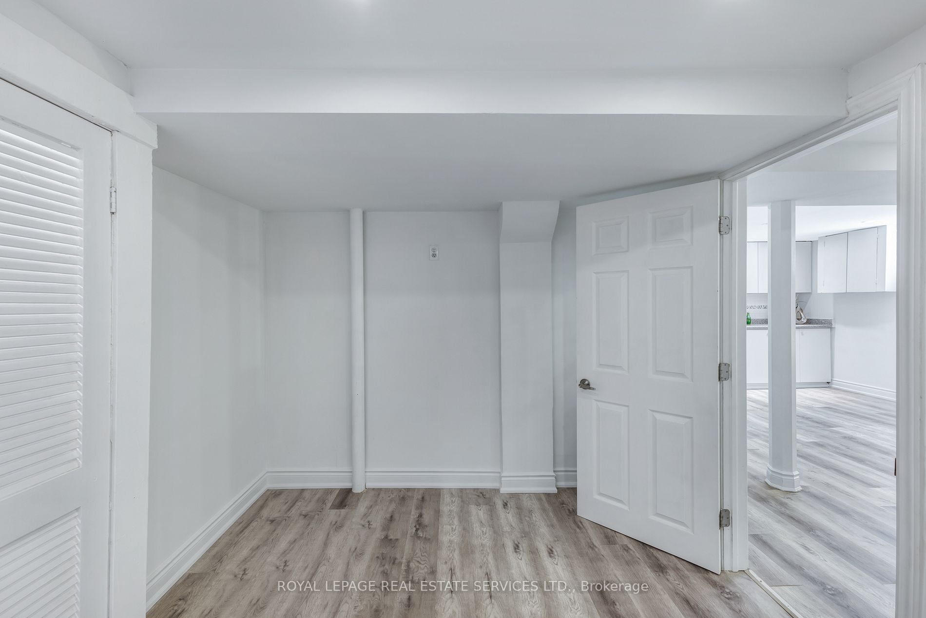 98 Delroy Dr