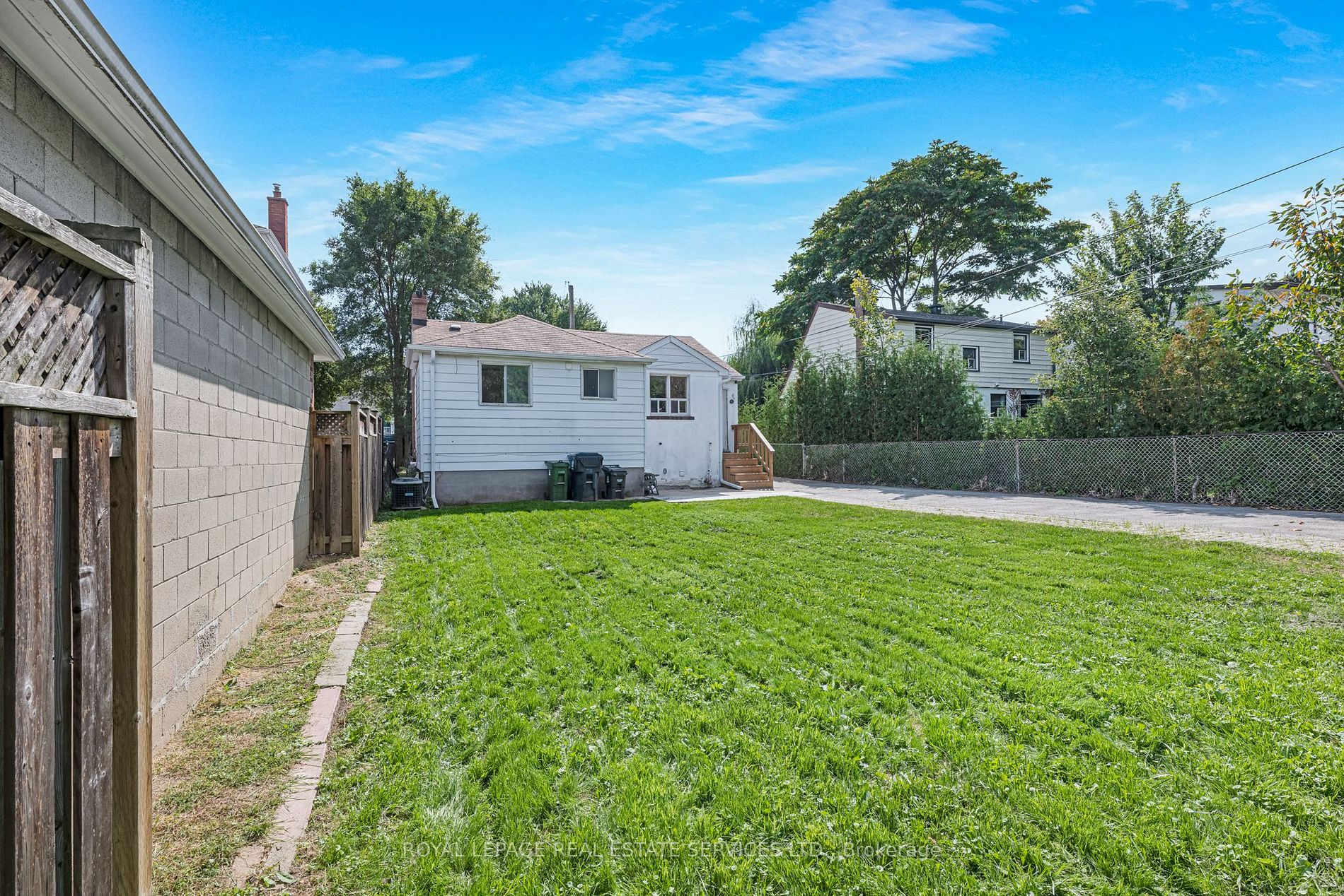 98 Delroy Dr