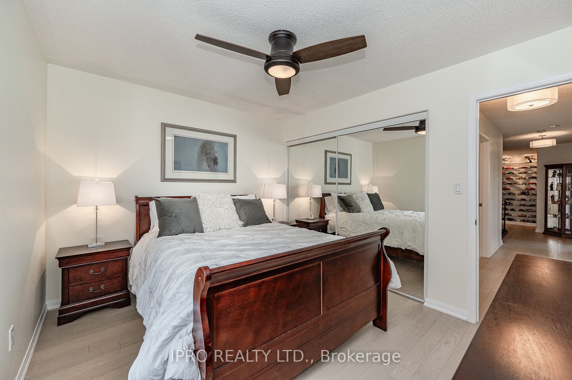 1005 Lancaster Blvd