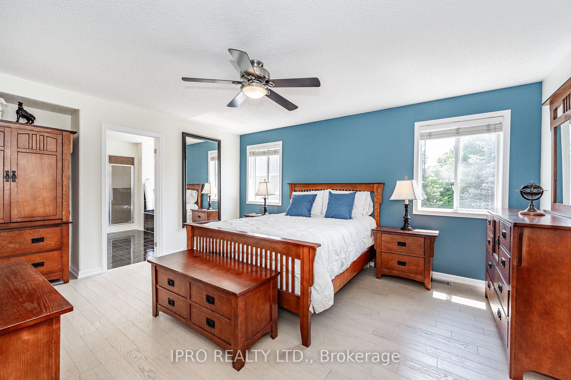 1005 Lancaster Blvd