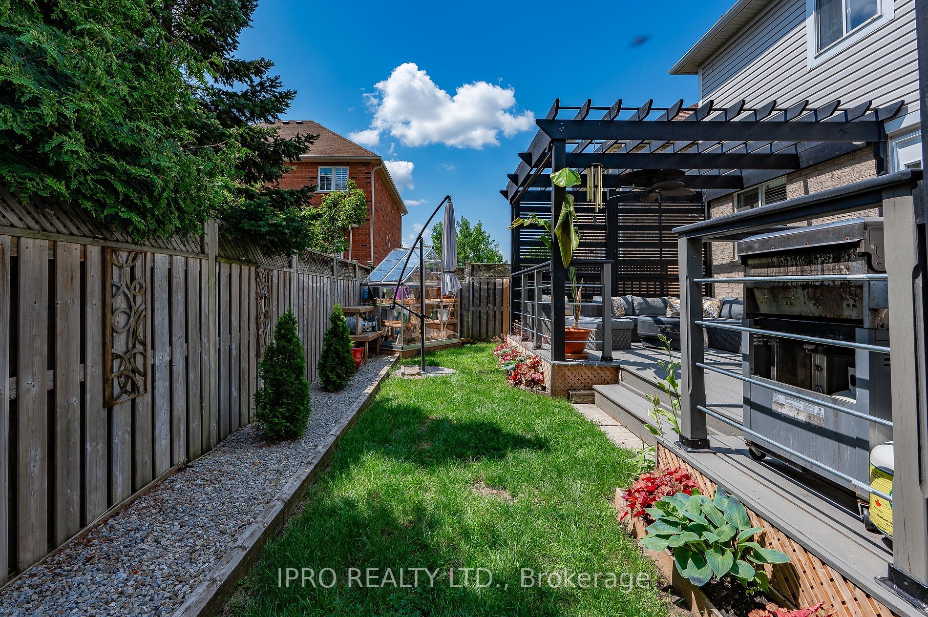 1005 Lancaster Blvd