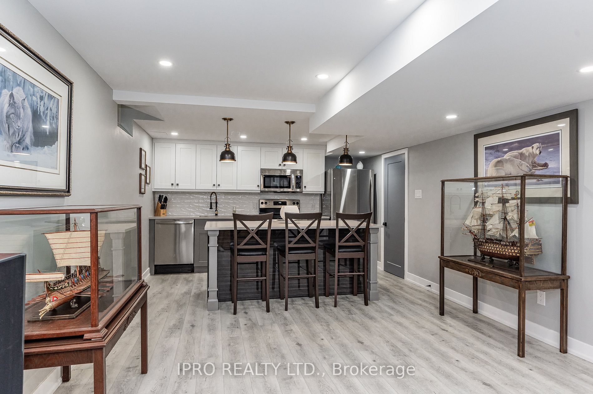 1005 Lancaster Blvd