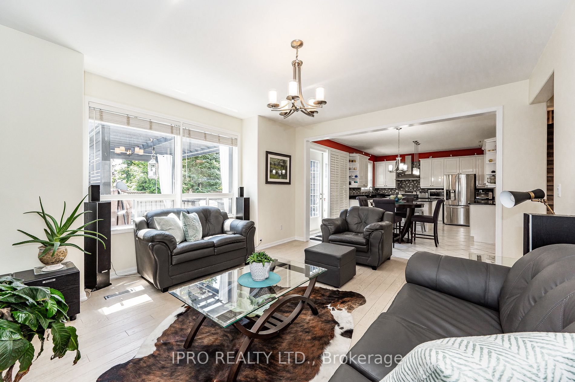 1005 Lancaster Blvd