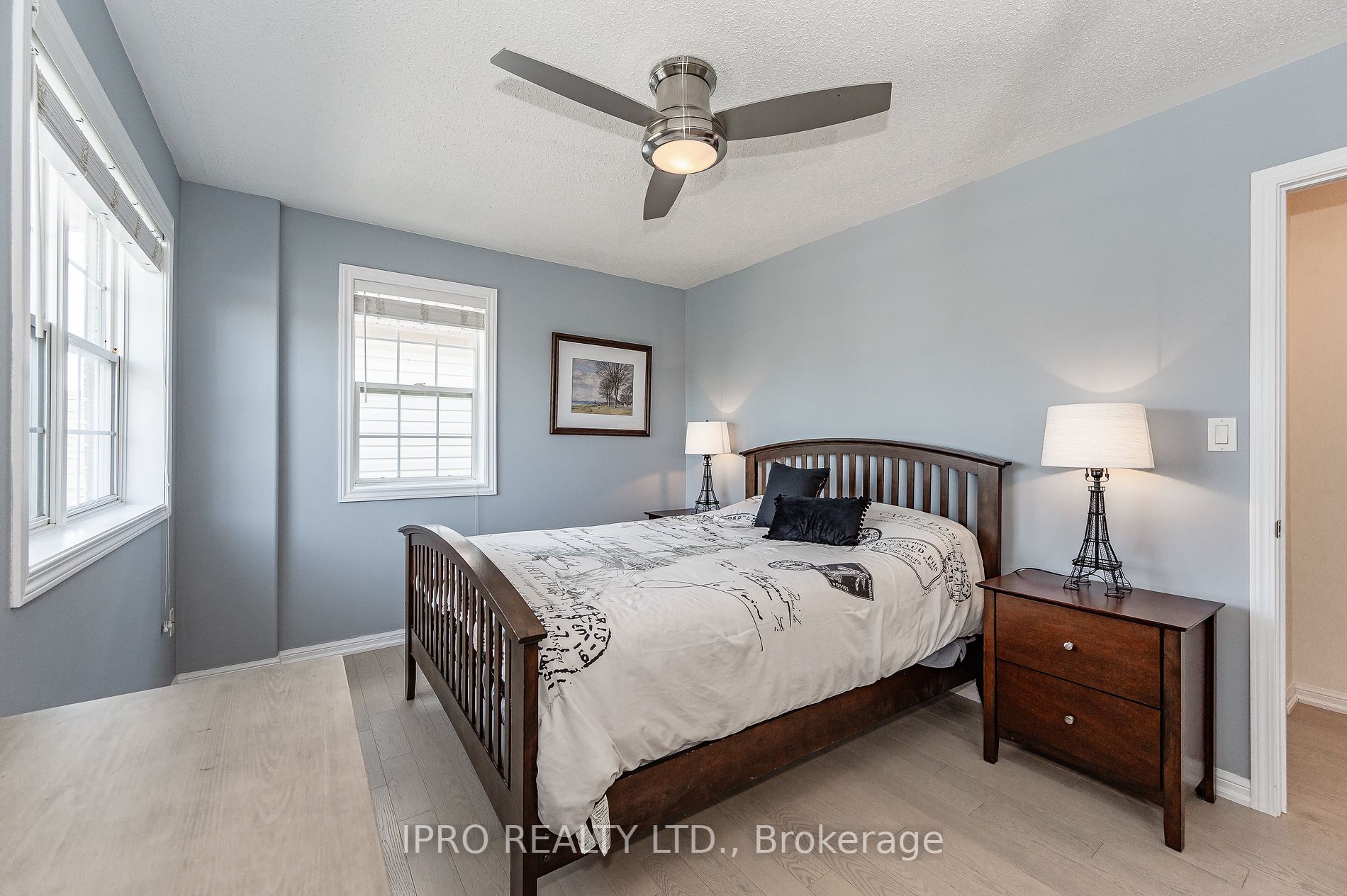 1005 Lancaster Blvd