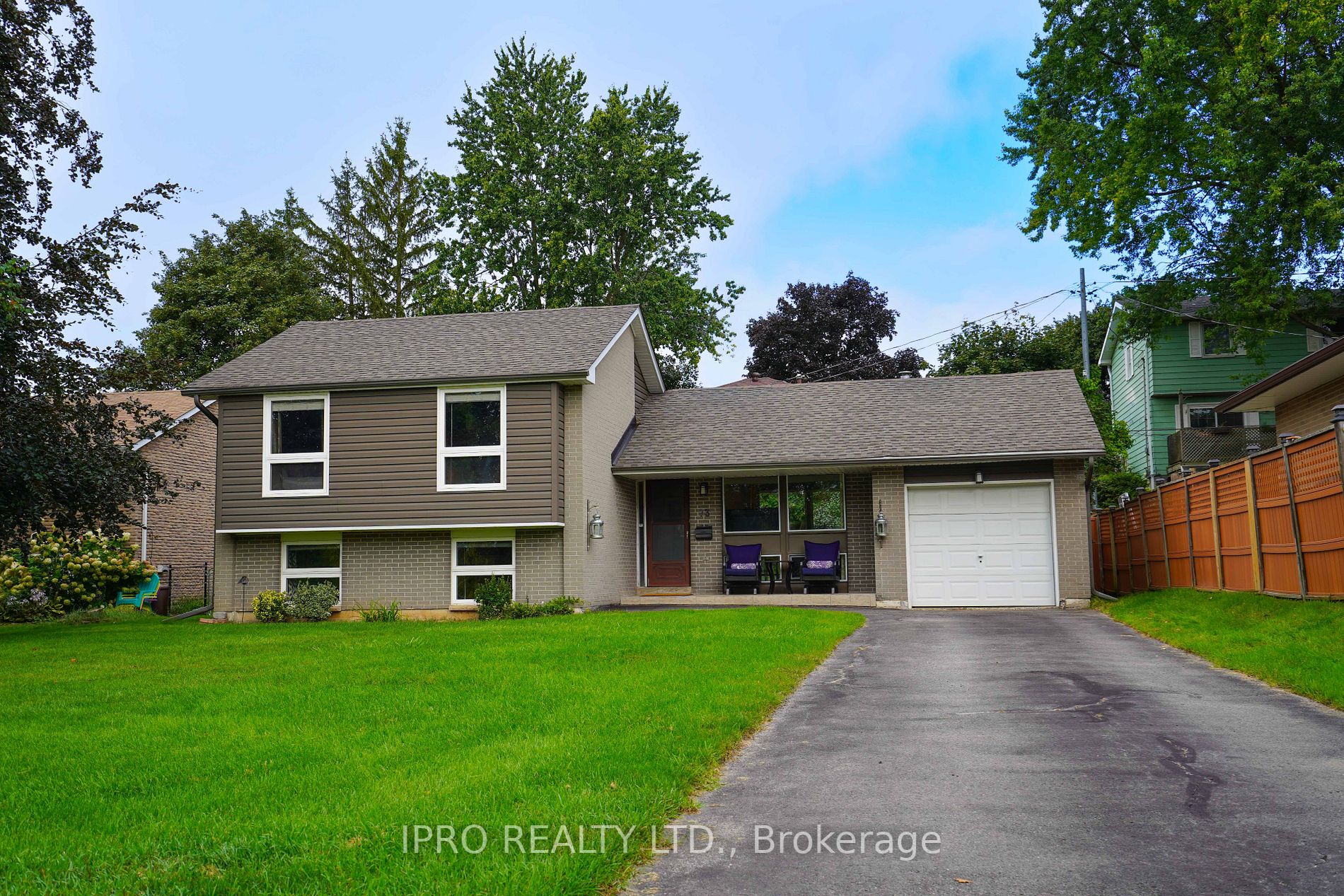 73 Elizabeth Dr