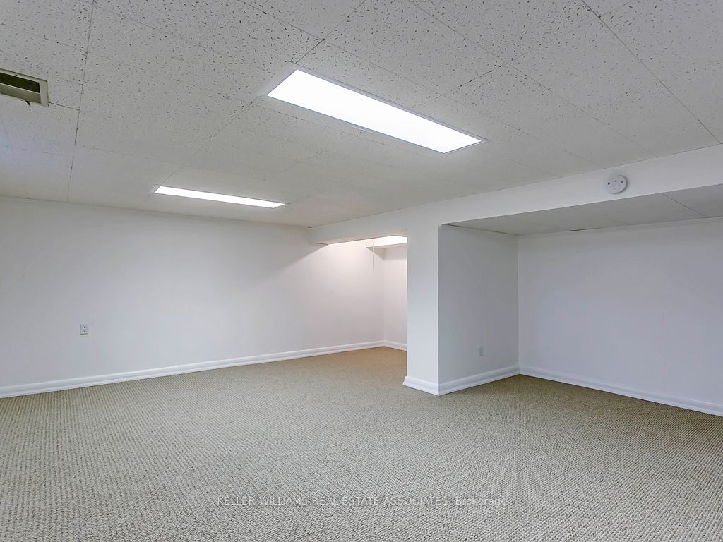 27 Meadowbank Rd