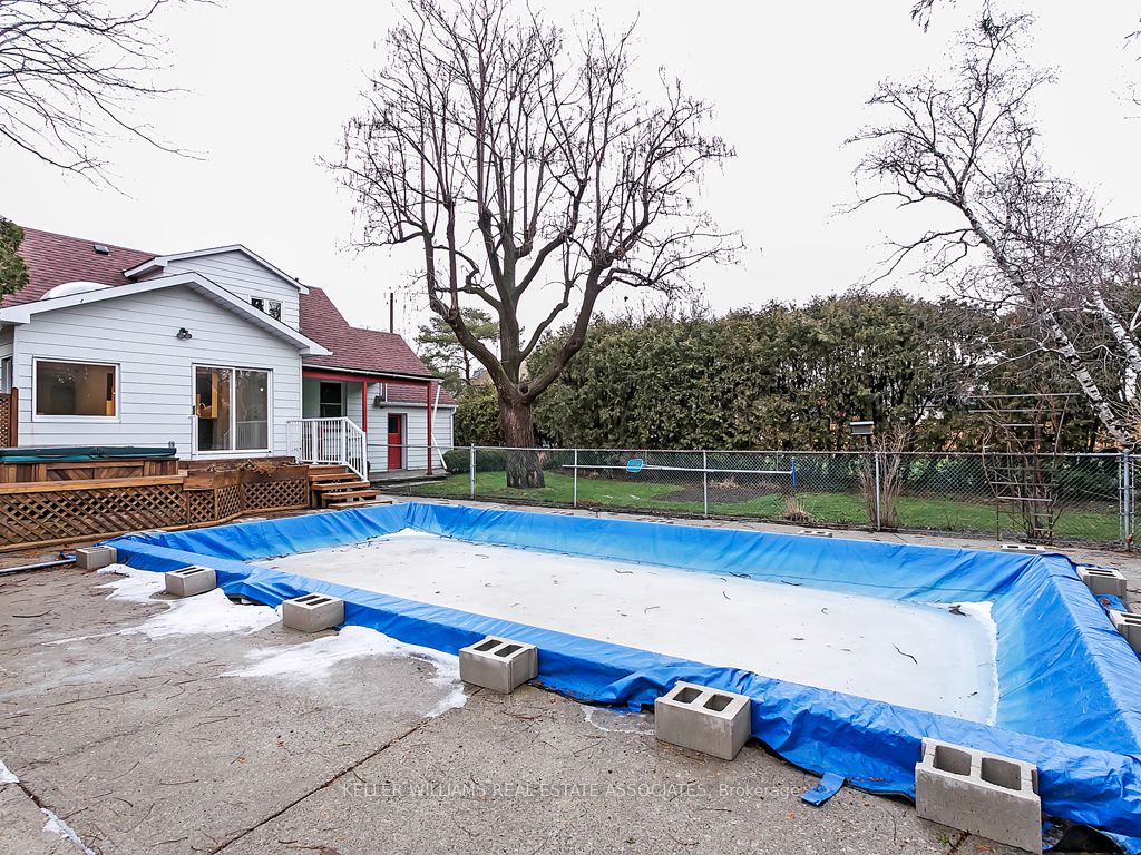 27 Meadowbank Rd
