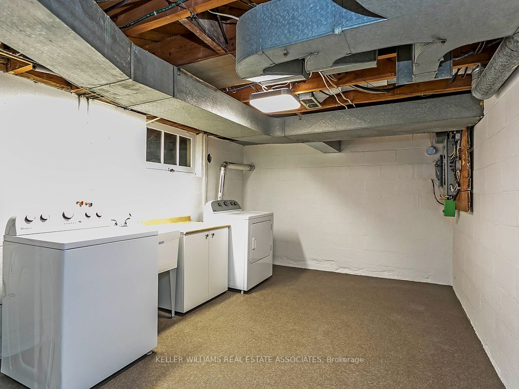 27 Meadowbank Rd