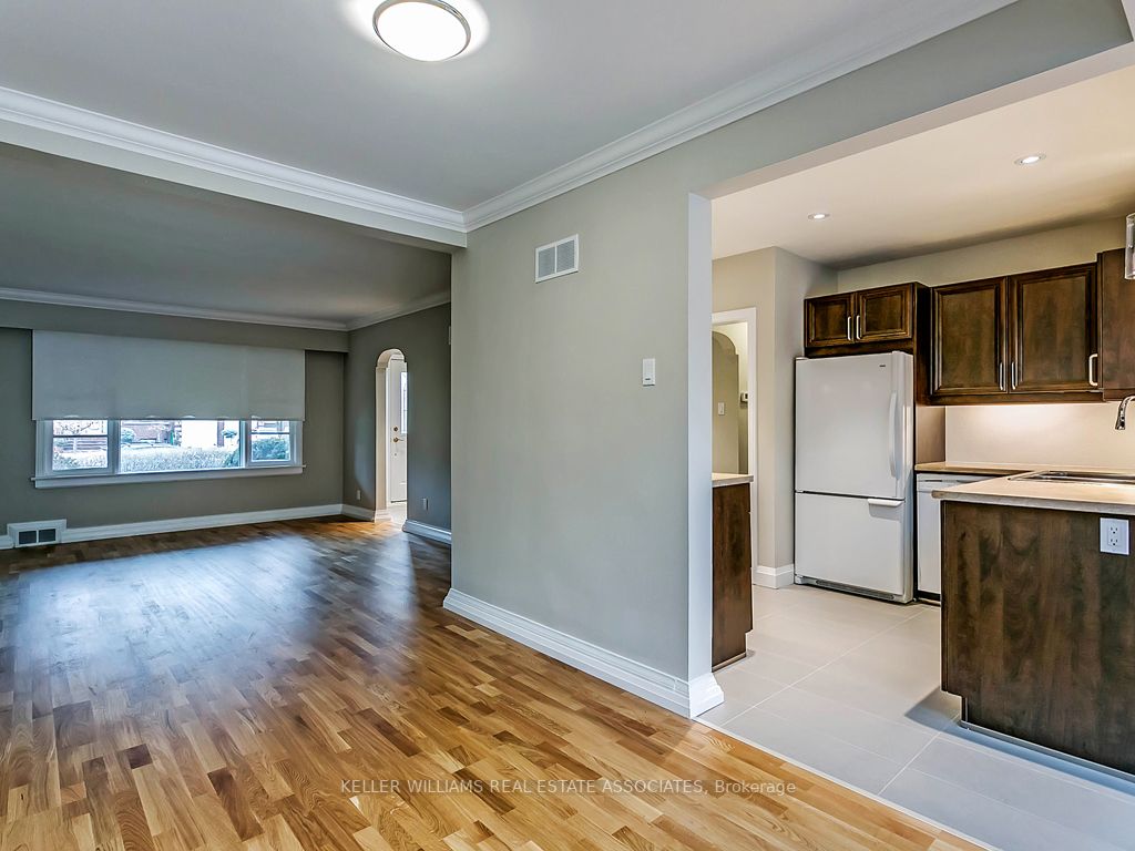 27 Meadowbank Rd