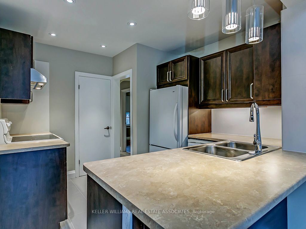 27 Meadowbank Rd