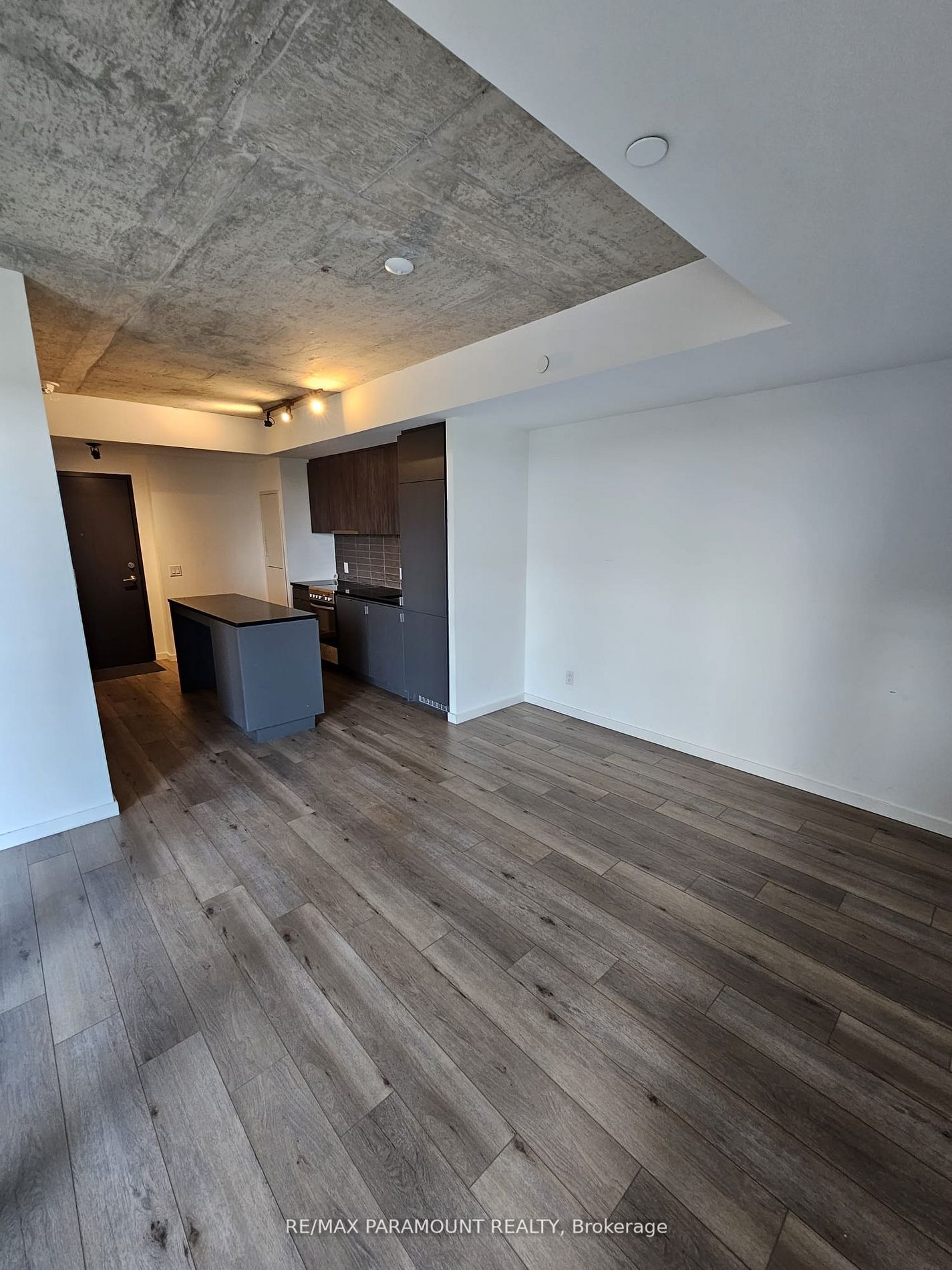 7 Smith Cres, #601