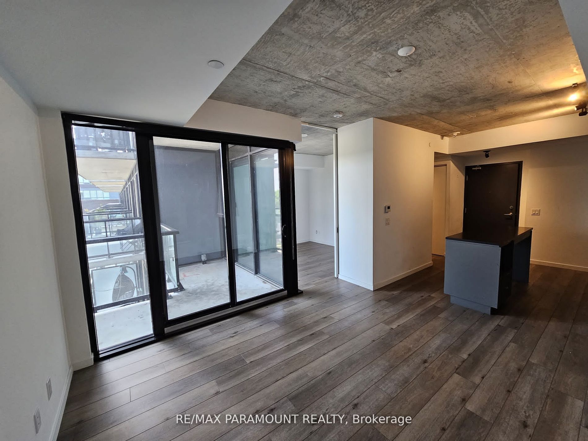 7 Smith Cres, #601
