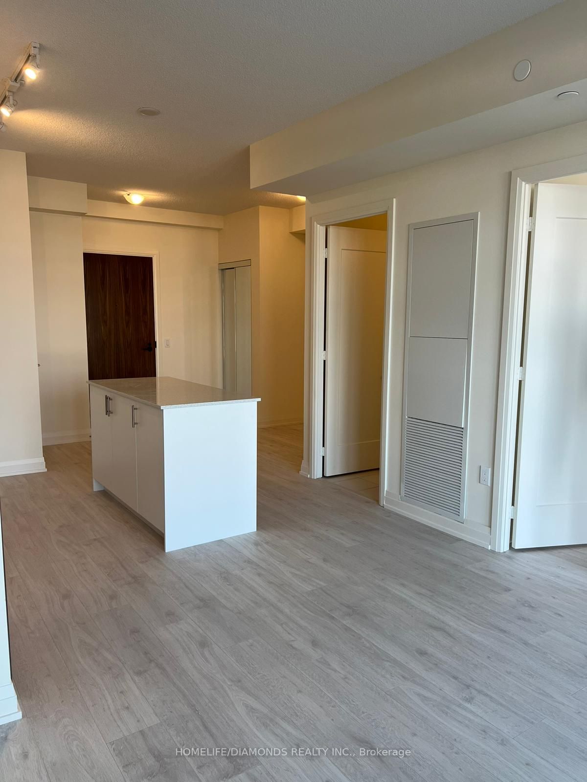 509 Dundas St W, #415