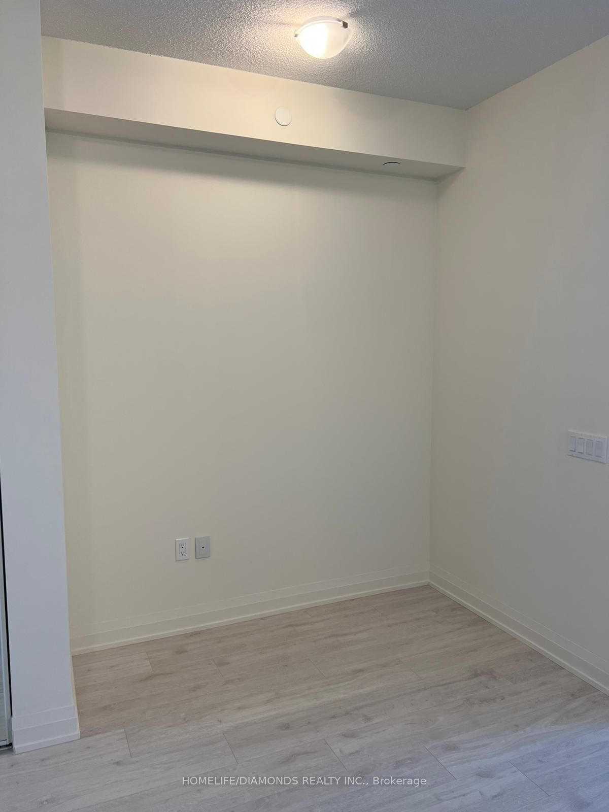 509 Dundas St W, #415