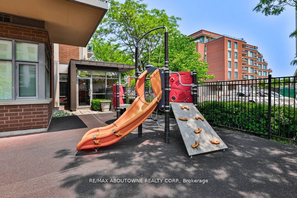 70 Port St E, #301