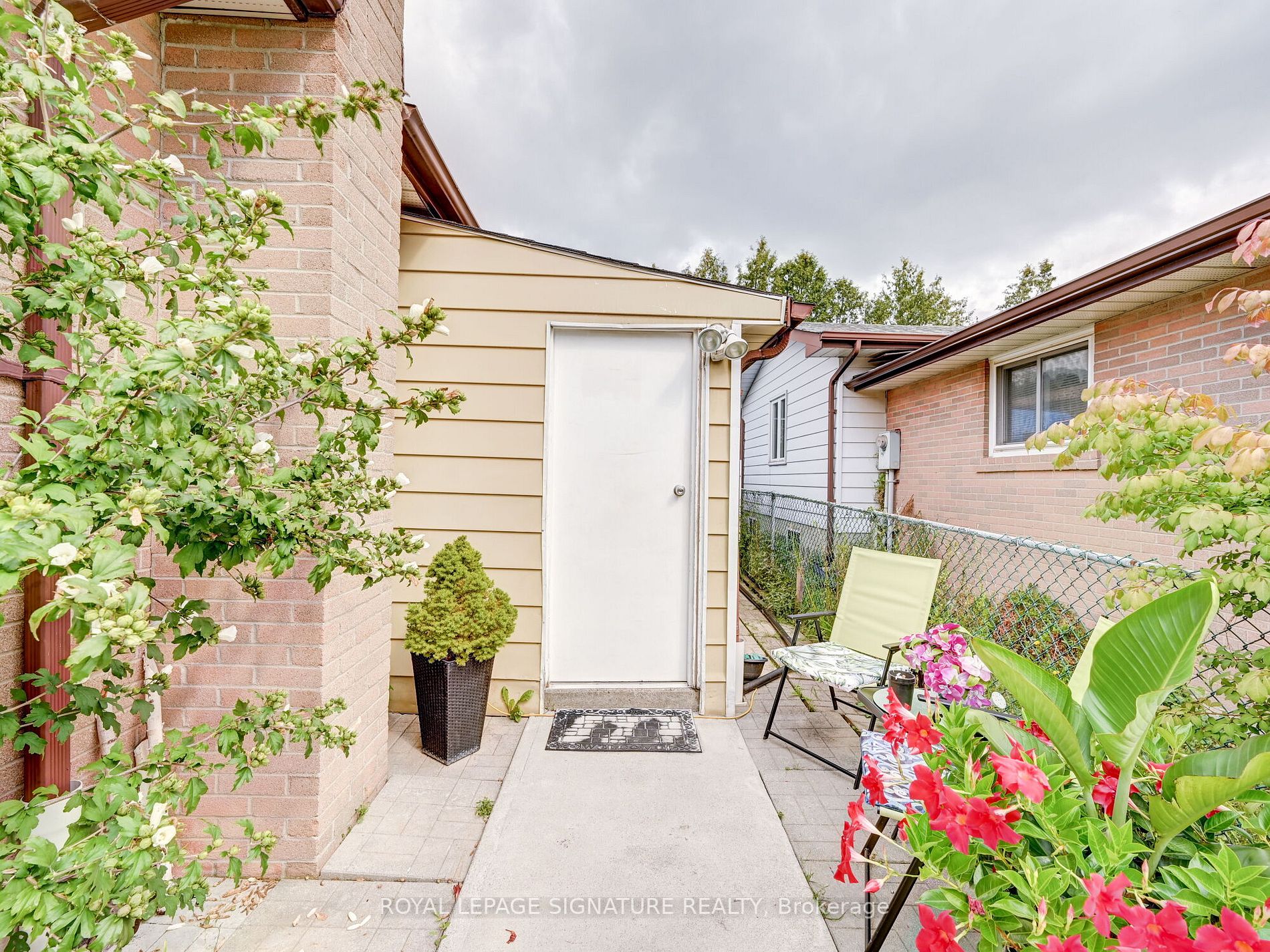 56 Sutherland Ave