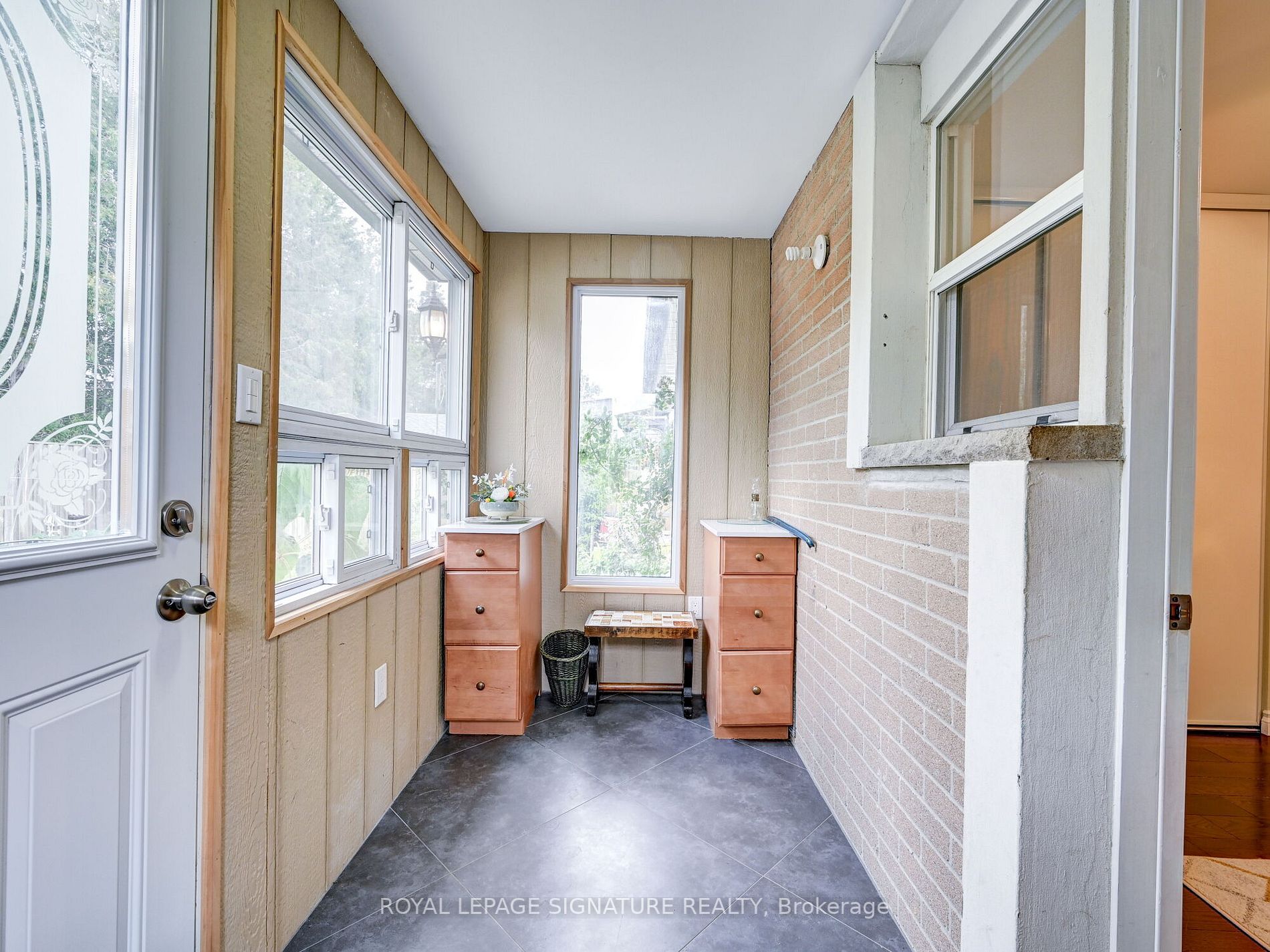 56 Sutherland Ave