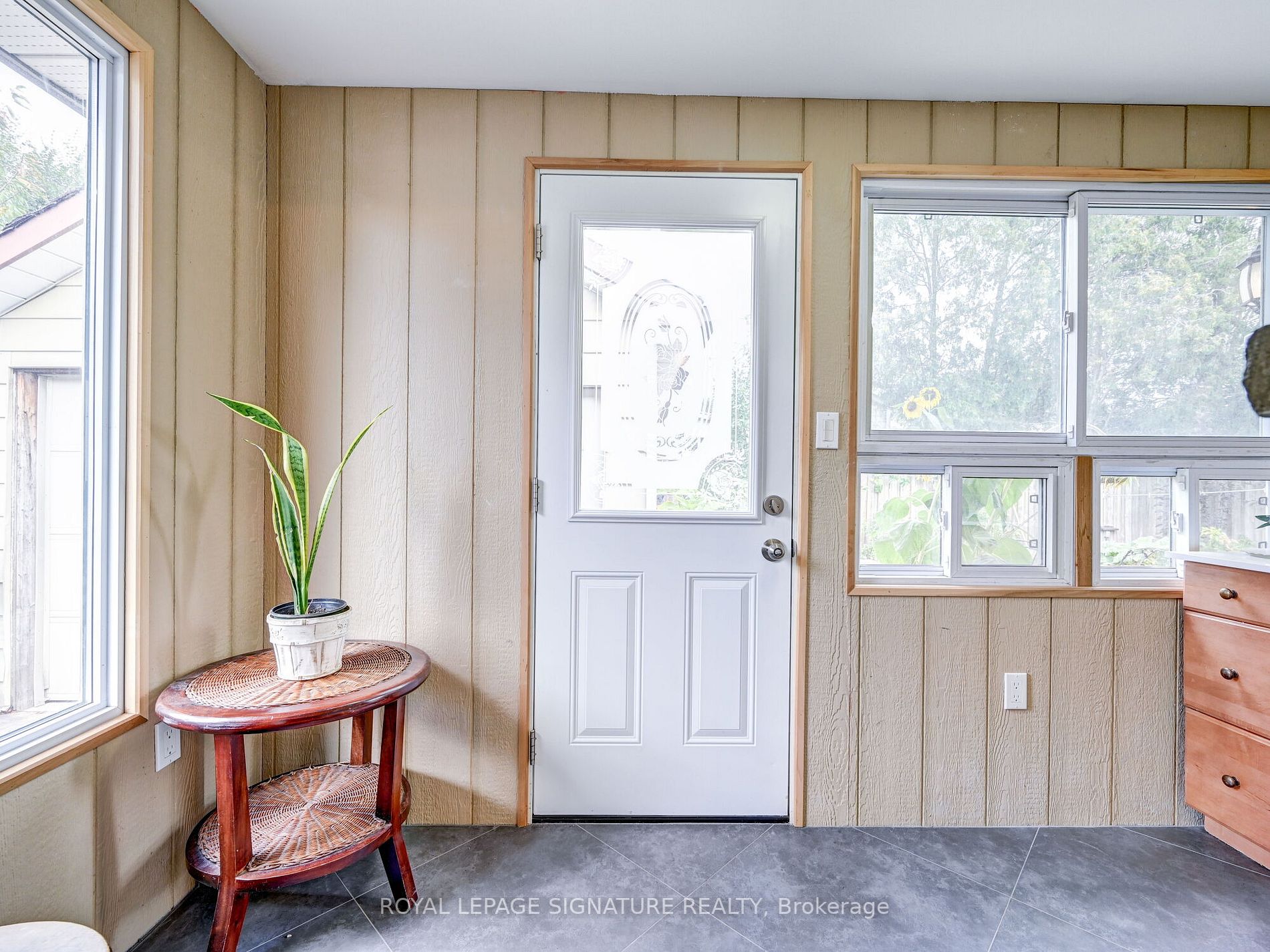 56 Sutherland Ave