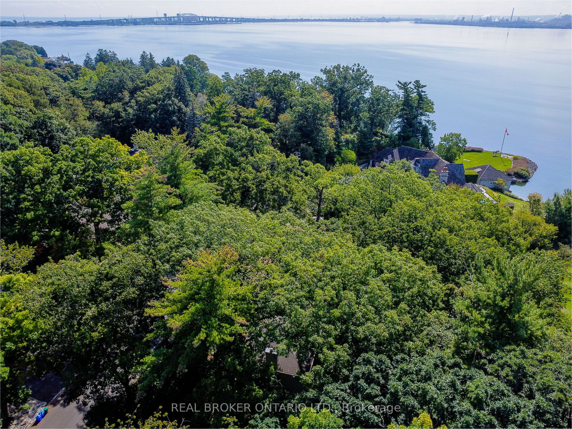 221 North Shore Boulevard E