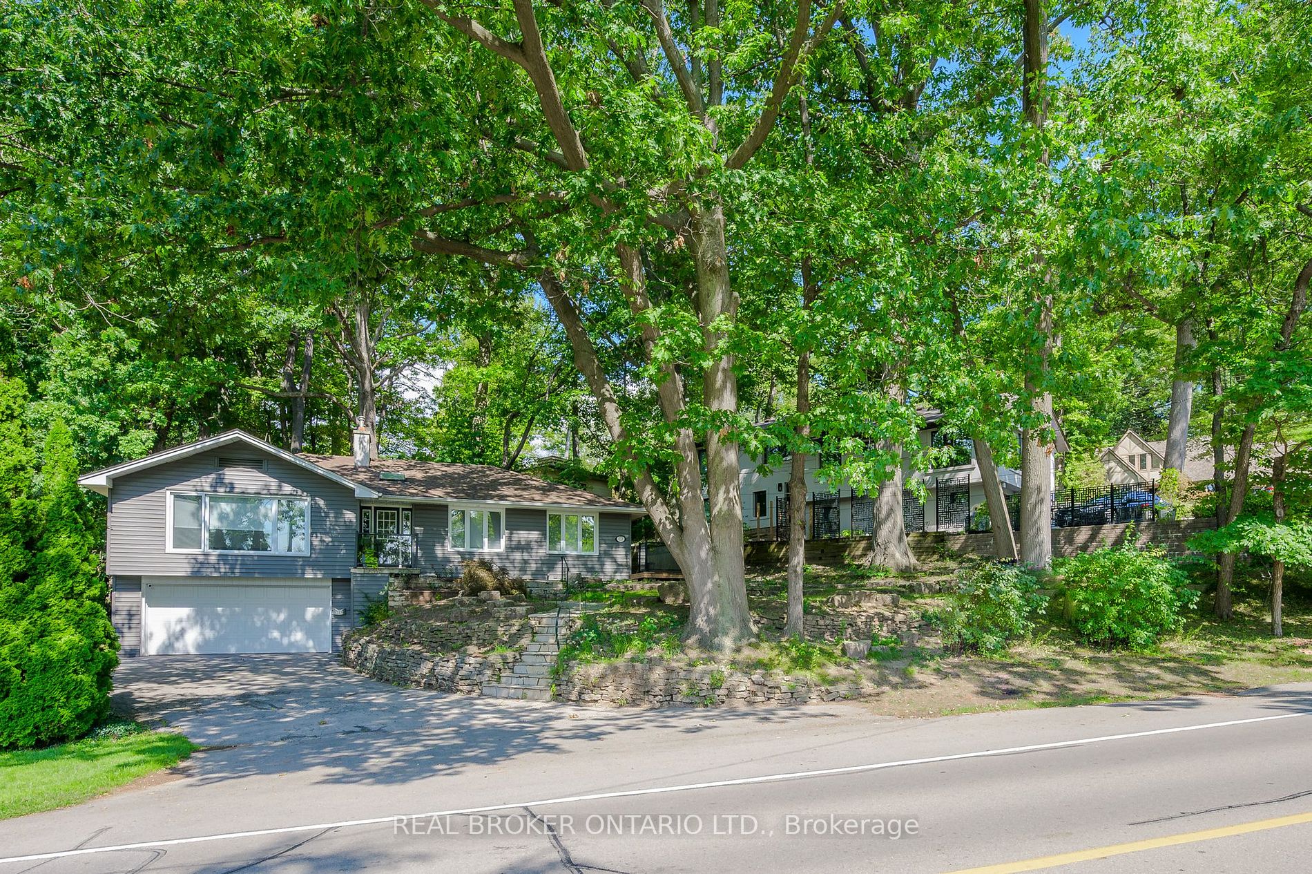 221 North Shore Blvd E