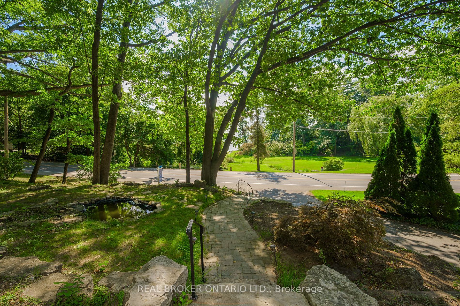 221 North Shore Boulevard E
