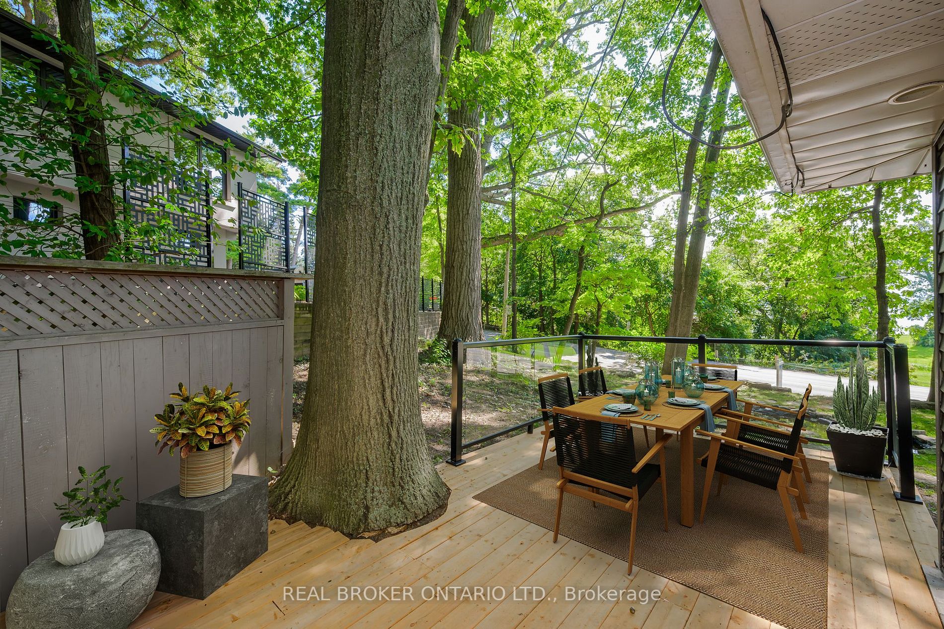 221 North Shore Boulevard E