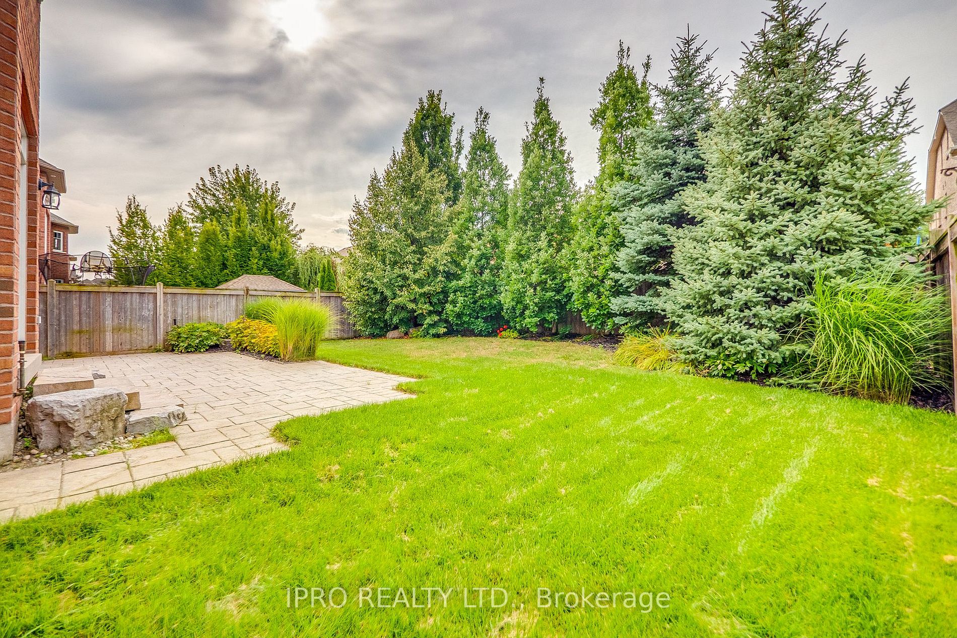 3313 Mistwell Crescent
