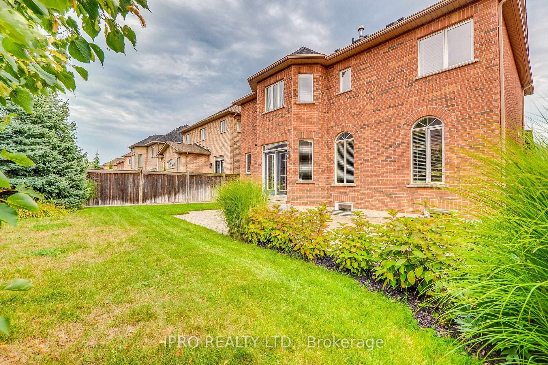 3313 Mistwell Crescent