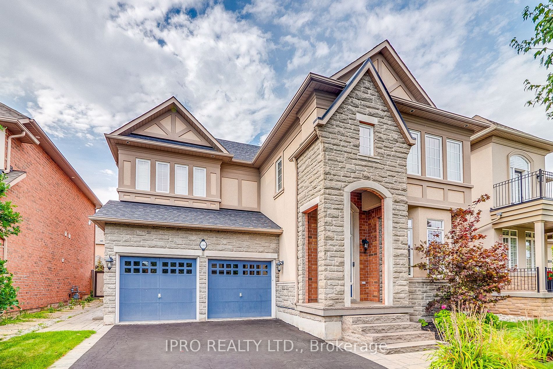 3313 Mistwell Cres