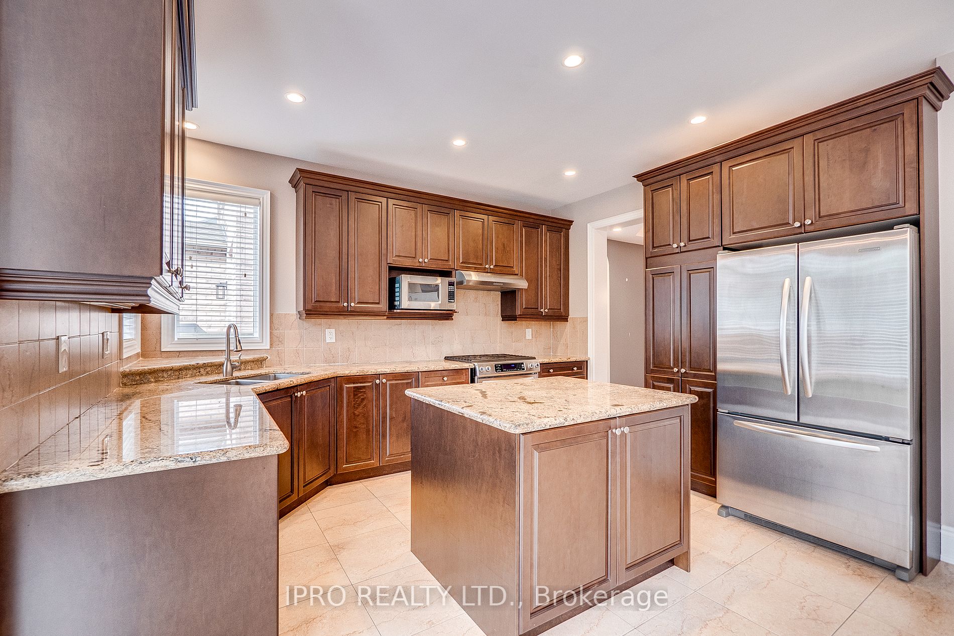 3313 Mistwell Crescent