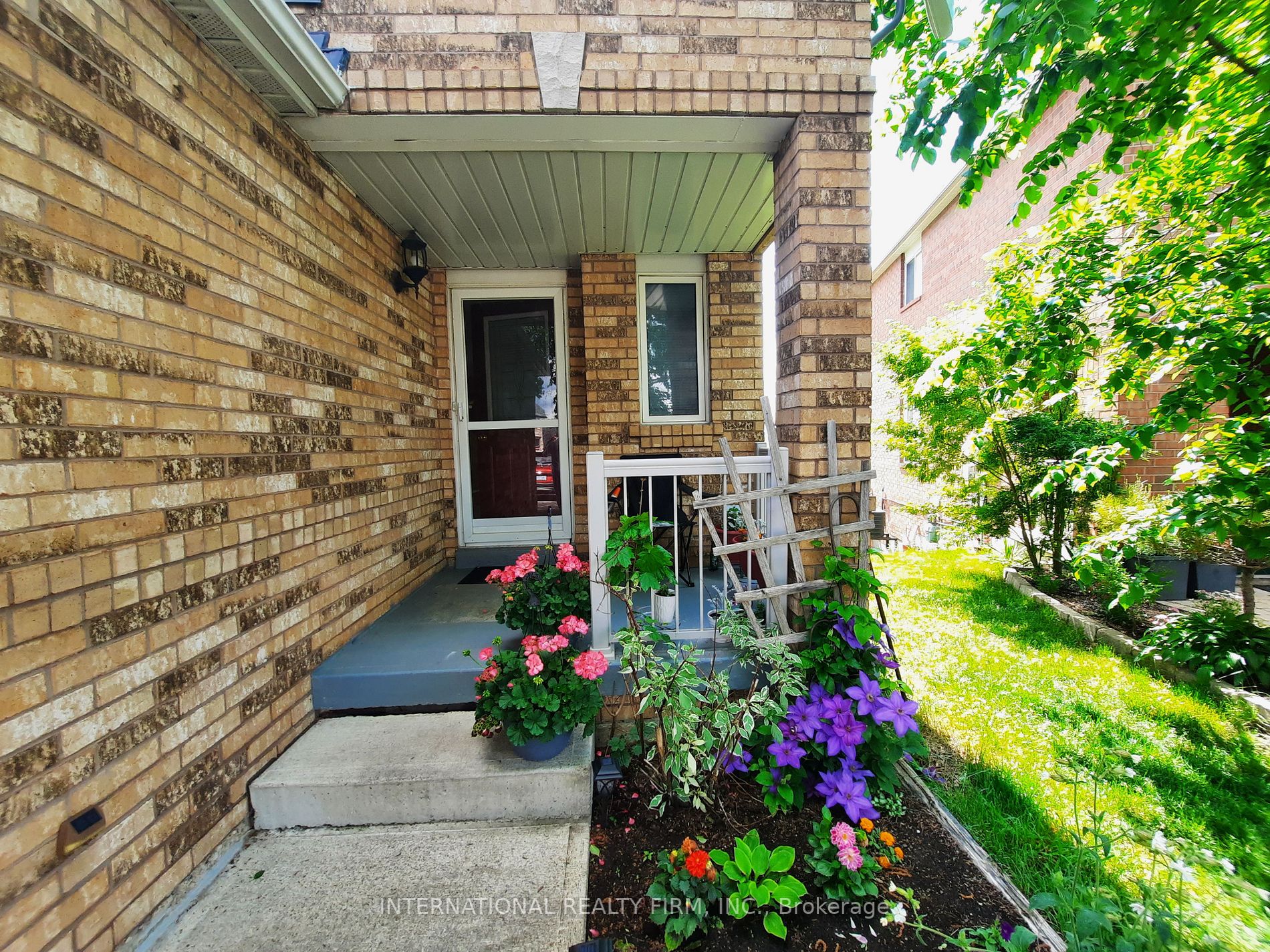 423 Jay Cres