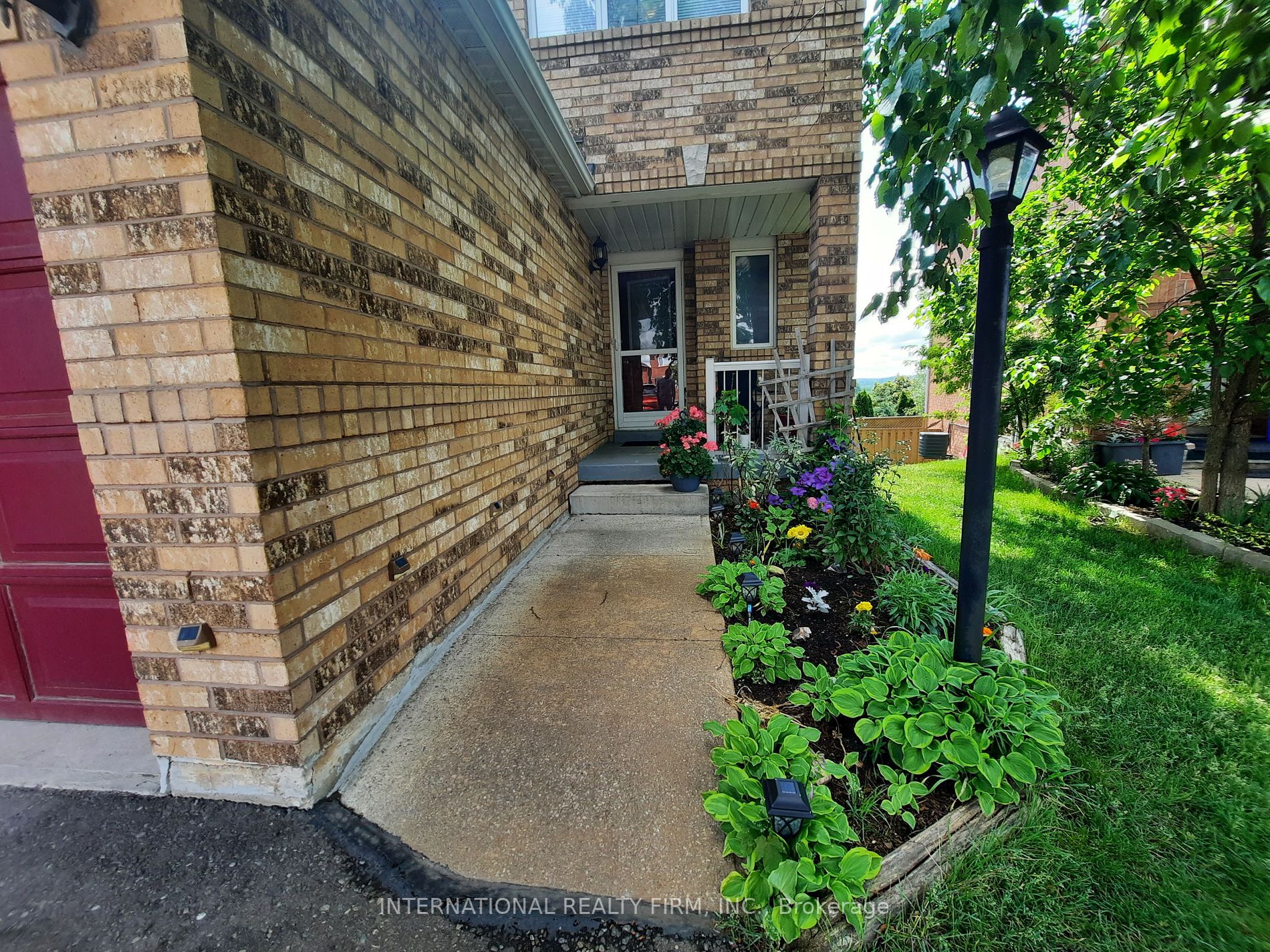 423 Jay Cres
