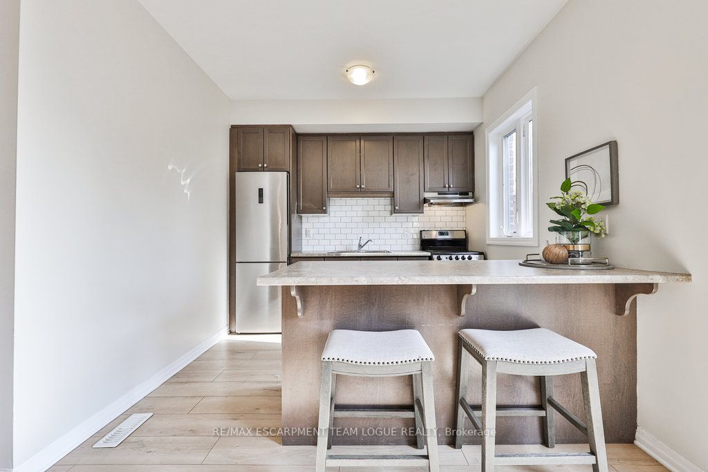 70 Plains Road W, #13