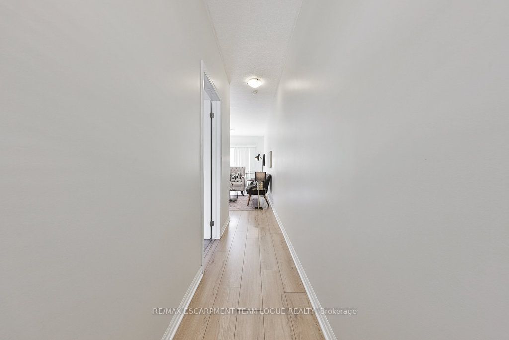 70 Plains Road W, #13