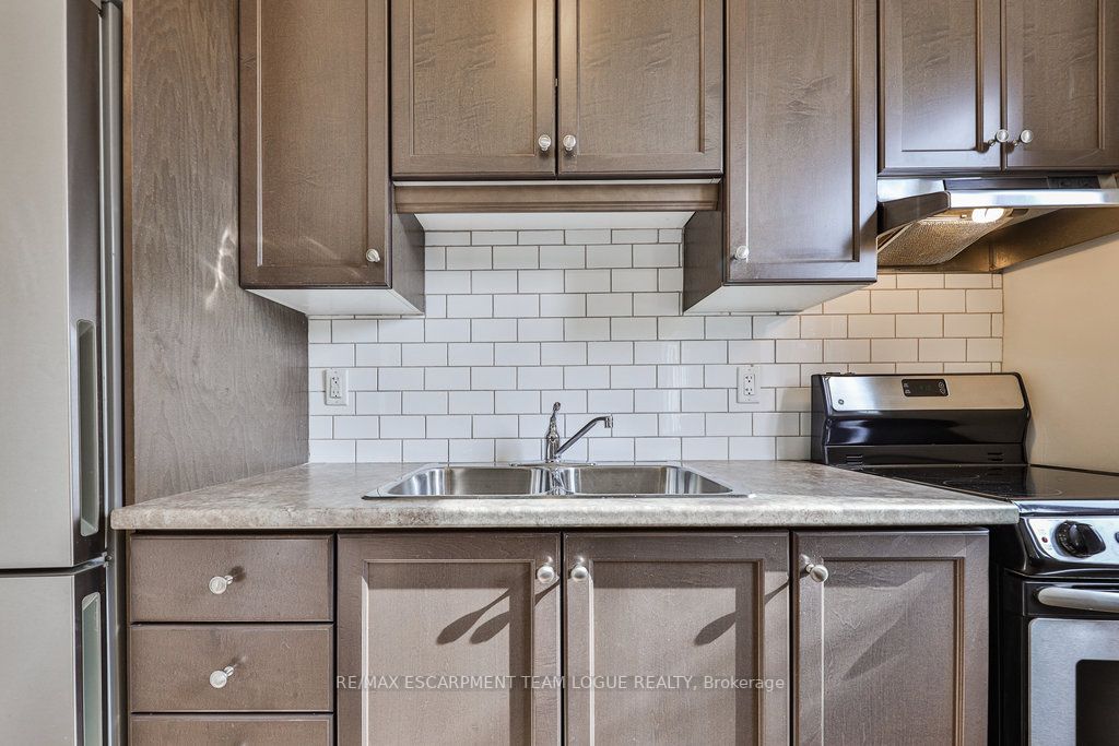 70 Plains Road W, #13